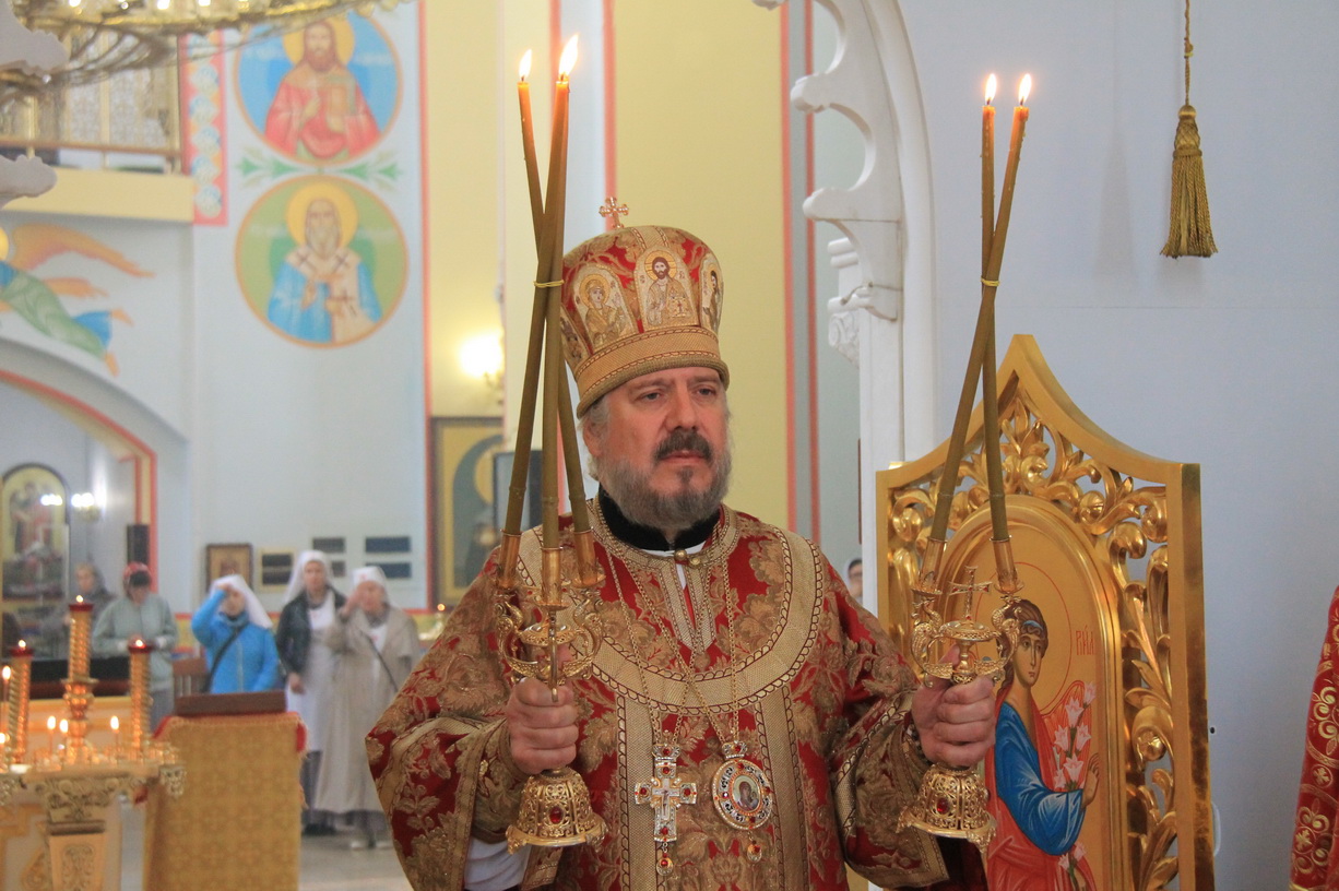 В день памяти апостола Симона Зилота епископ Николай возглавил Божественную литургию в Казанском Кафедральном соборе г. Находки.