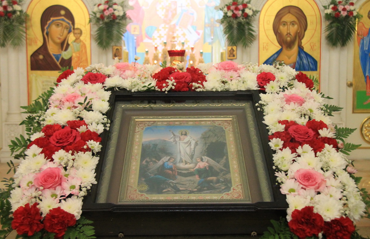 В Светлый праздник Пасхи епископ Находкинский и Преображенский Николай возглавил торжественное богослужение в Казанском Кафедральном соборе г. Находки.