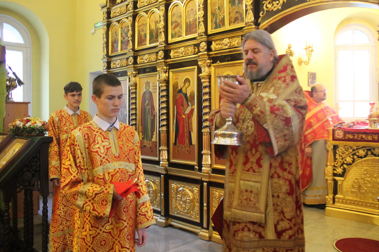 В понедельник Светлой седмицы, епископ Находкинский и Преображенский Николай совершил Божественную литургию в Свято-Георгиевскеом храме п. Дунай.