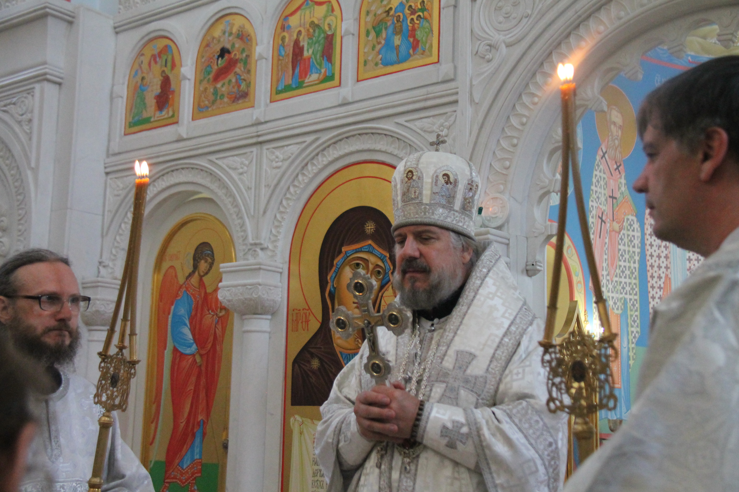 В неделю 7-ю по Пасхе, памяти святых отцов I Вселенского Собора, епископ Находкинский и Преображенский Николай совершил Божественную литургию в Казанском Кафедральном соборе г.Находки.