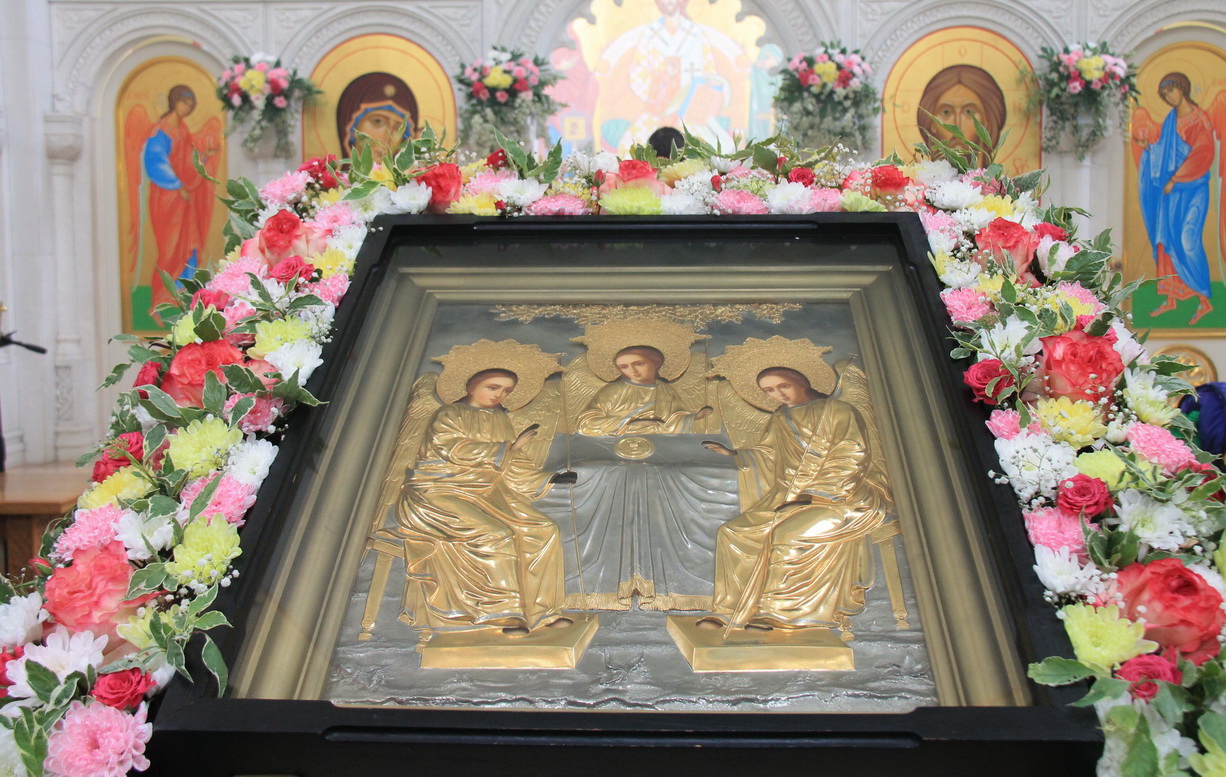 23.06.2023г.В праздник Пятидесятницы епископ Находкинский и Преображенский Николай совершил праздничную Божественную литургию в Казанском соборе г. Находки.