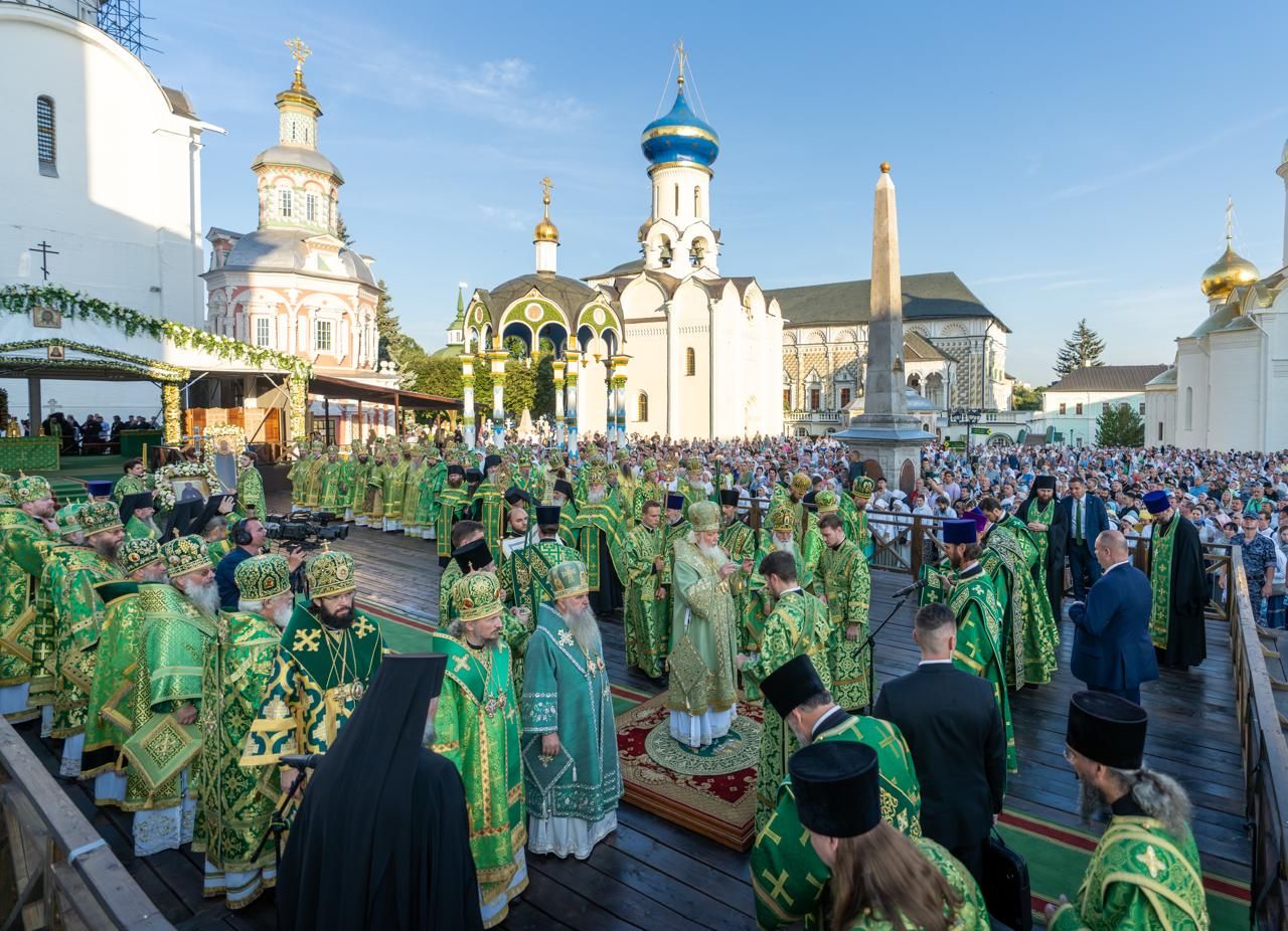 В канун праздника обретения мощей преподобного Сергия Радонежского митрополит Владимир сослужил Предстоятелю Русской Церкви за всенощным бдением в Троице-Сергиевой лавре