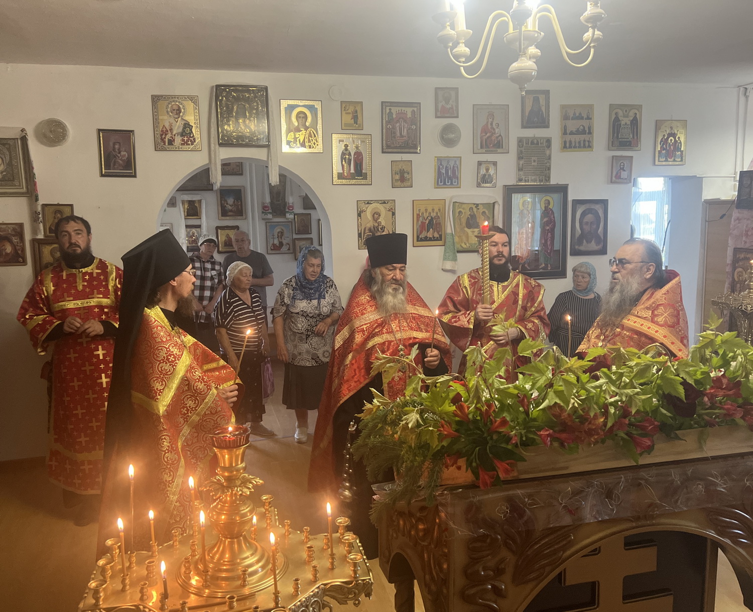 Архипастырь совершил Всенощное бдение накануне престольного праздника в храме свв. Царственных Страстотерпцев пгт. Кавалерово (+ Фото + Видео)