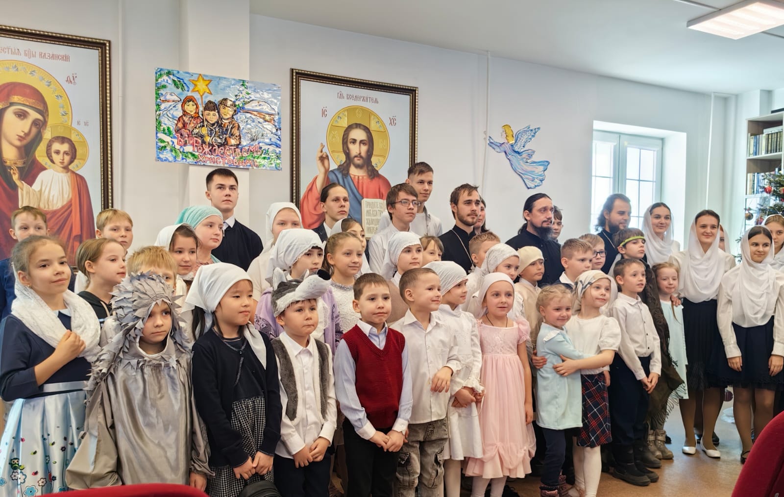 В Духовно-просветительском центре Находкинской епархии прошёл Рождественский утренник для ребят Воскресной школы. 