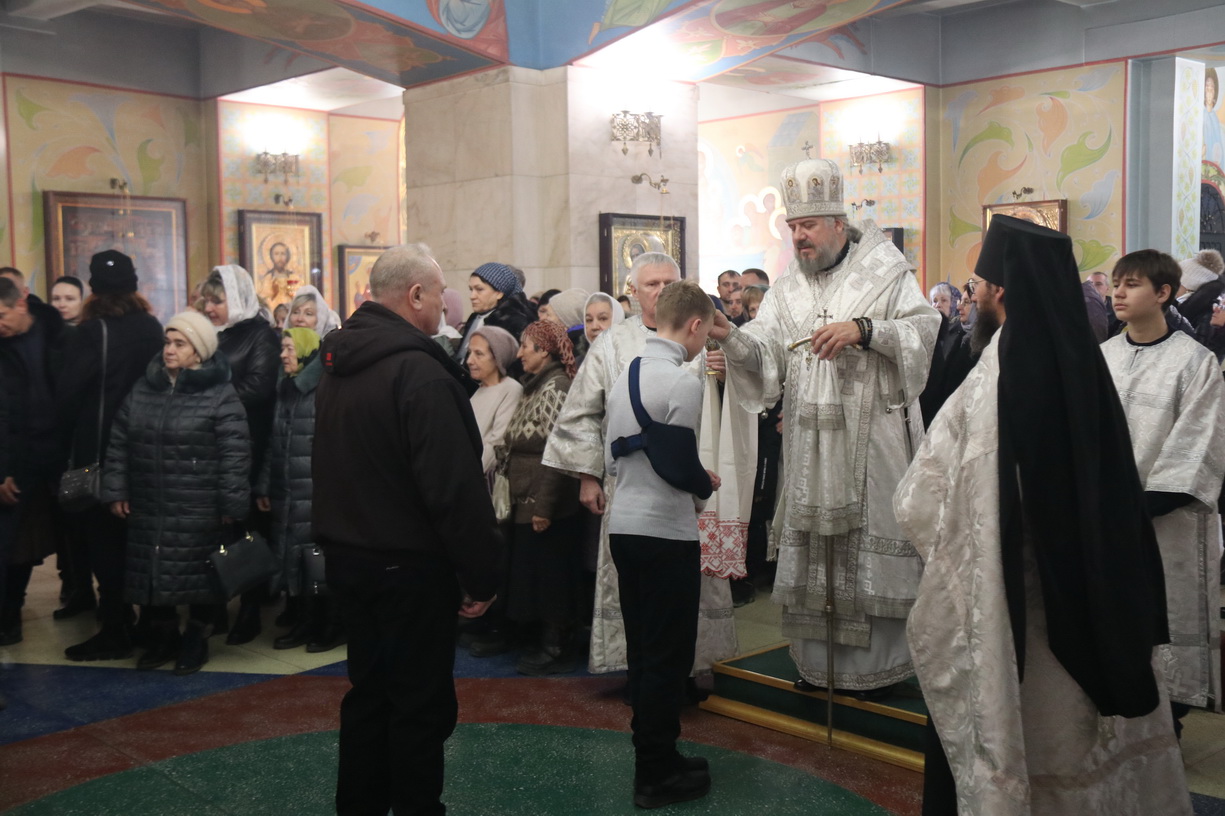 В канун праздника Богоявления Господня епископ Николай совершил всенощное бдение в Кафедральном соборе г. Находки.