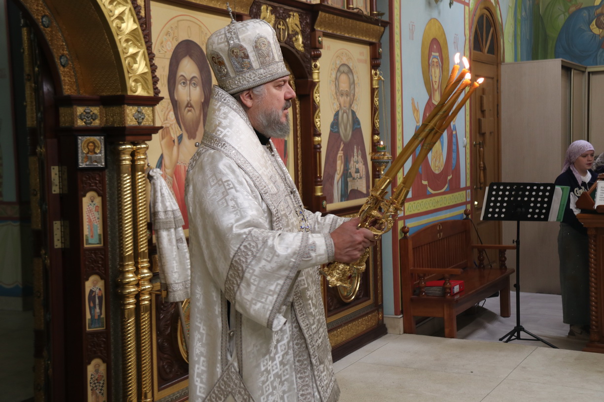 Епископ Николай возглавил Божественную литургию в Казанском соборе.