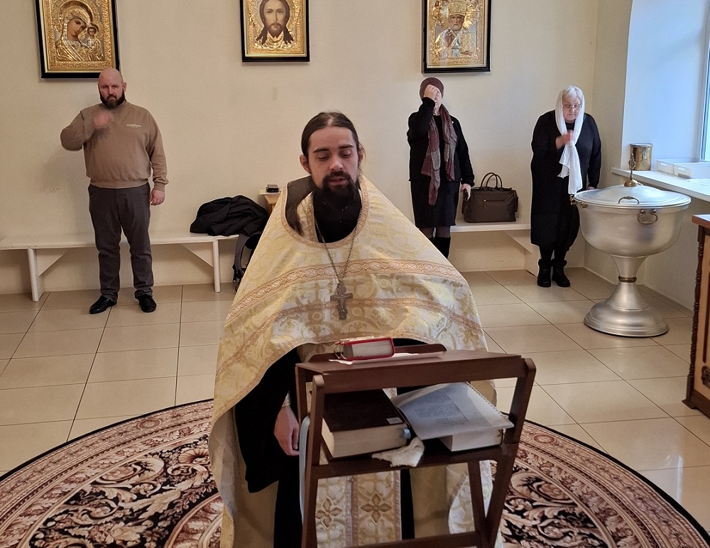 Перед зимней сессией в домовом храме Сергия Радонежского состоялся молебен
