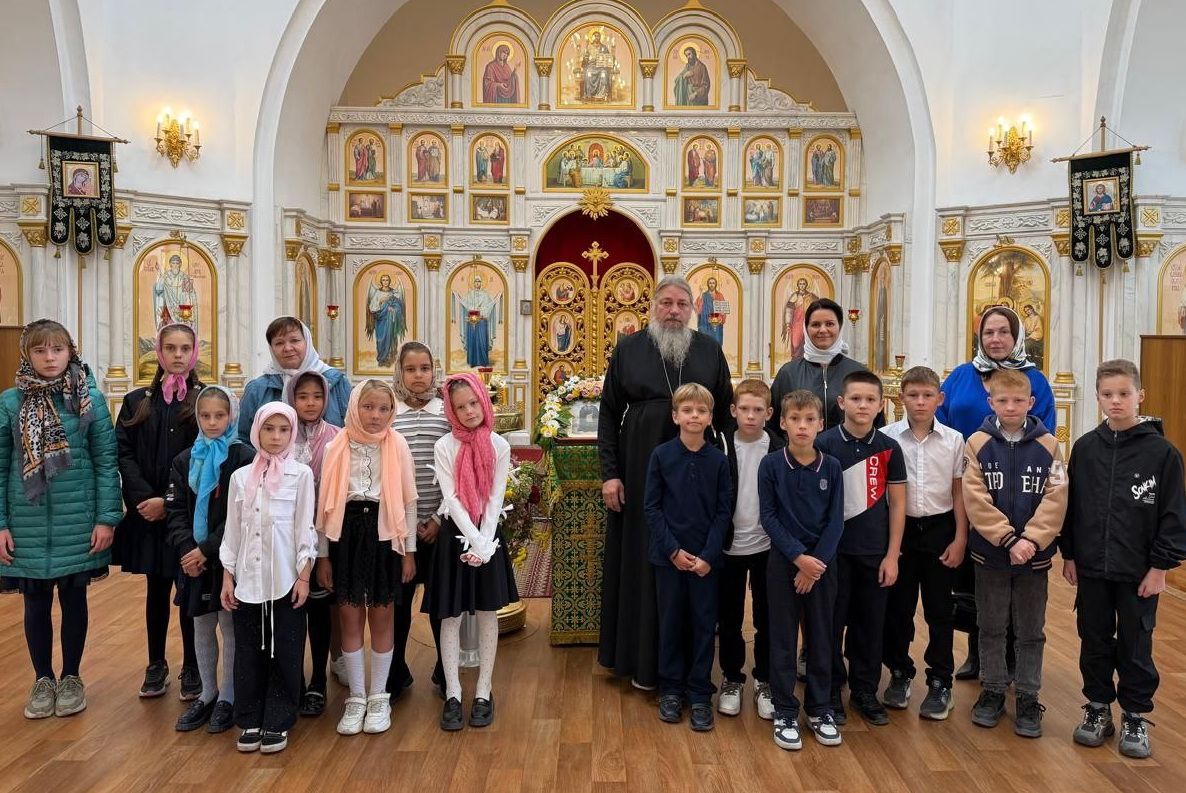Артёмовские школьники посетили храм Покрова Пресвятой Богородицы посёлка Угловое
