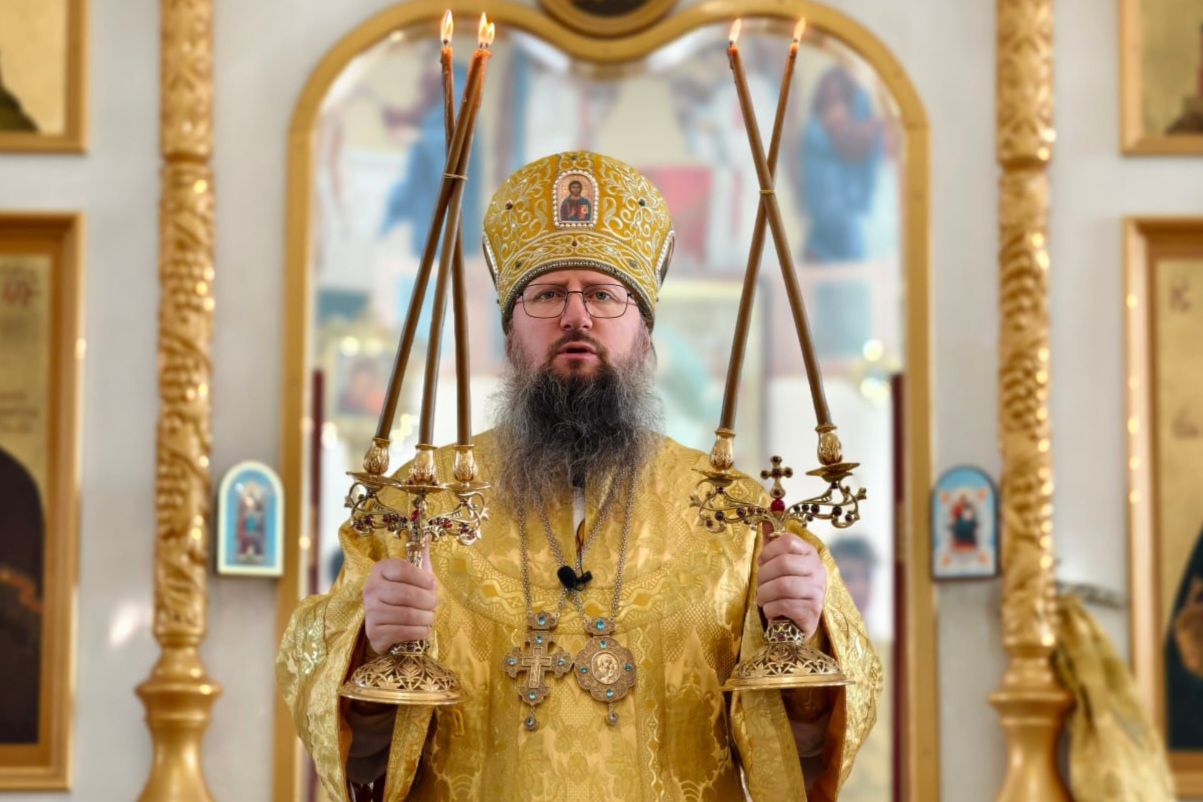 В Покровском храме Лесозаводска состоялась архиерейская Литургия