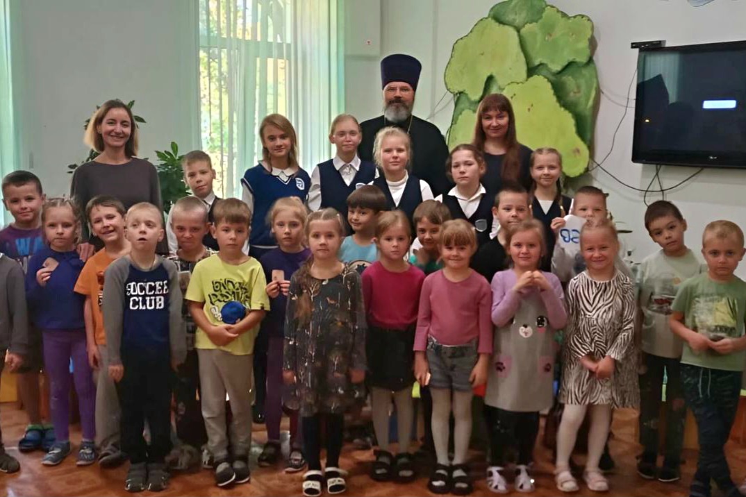 Проект «Благо-Дарю»: иерей Илия Точуков совершил с детьми путешествие в страну доброты