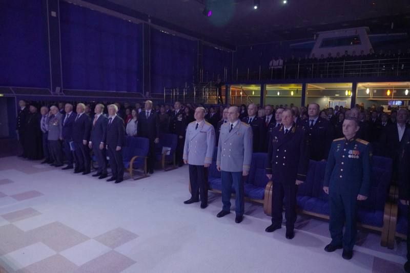 Иерей Дмитрий Брызгалов поздравил ДВЮИ МВД России имени И. Ф. Шилова с юбилеем