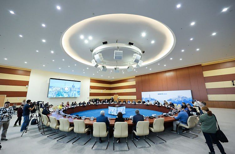 Ориентация на семью. На II региональном Форуме ВРНС состоялся круглый стол по корпоративной семейной политике