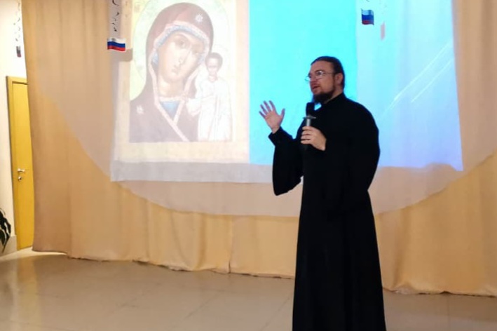 С участием духовенства и воинства. День народного единства отметили в «Парусе надежды»