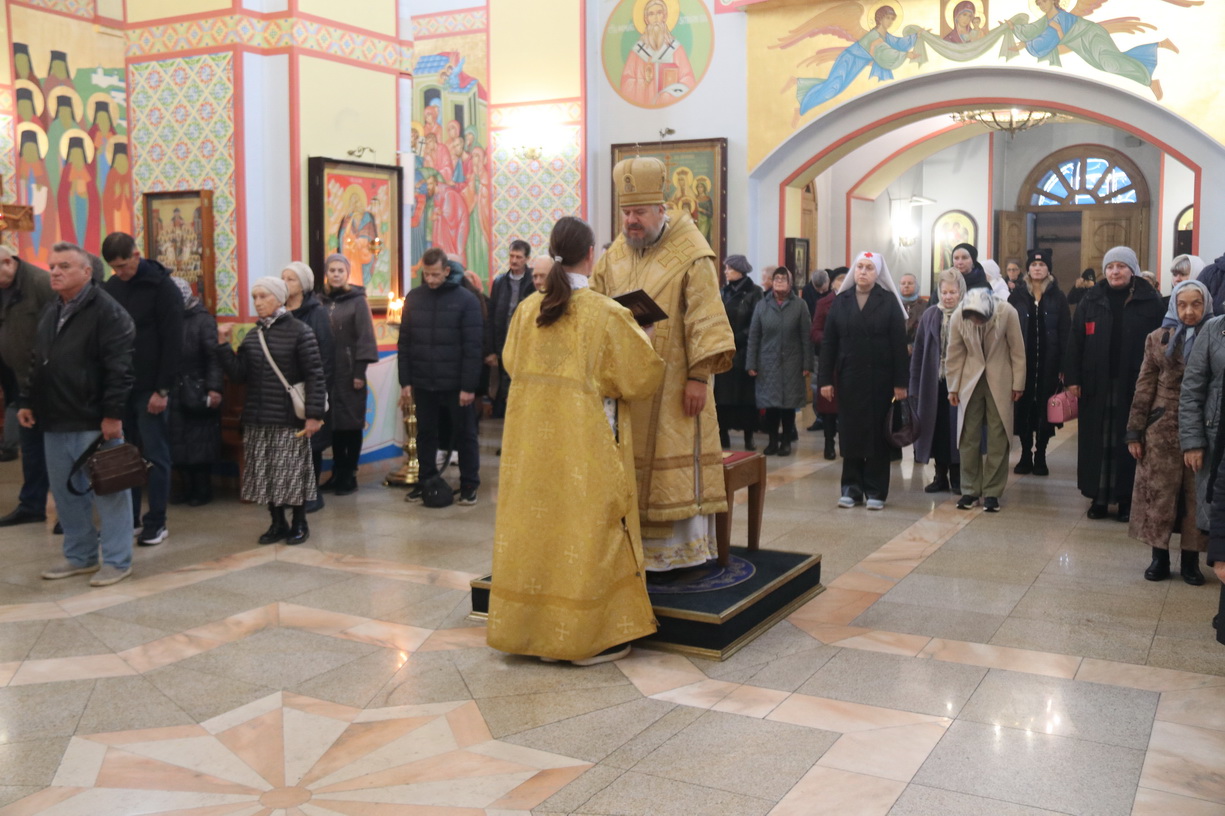 В Неделю 22-ю по Пятидесятнице, епископ Находкинский и Преображенский Николай совершил Божественную литургию в Казанском Кафедральном соборе г. Находки