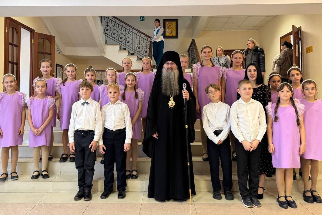 Епископ Уссурийский Иннокентий посетил концерт-фестиваль хоровой музыки «Рождественский»