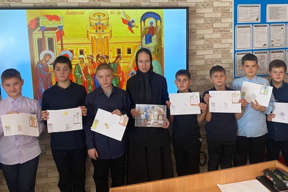 Насельница Казанского женского монастыря поговорила со школьниками о празднике Введения во храм Пресвятой Богородицы
