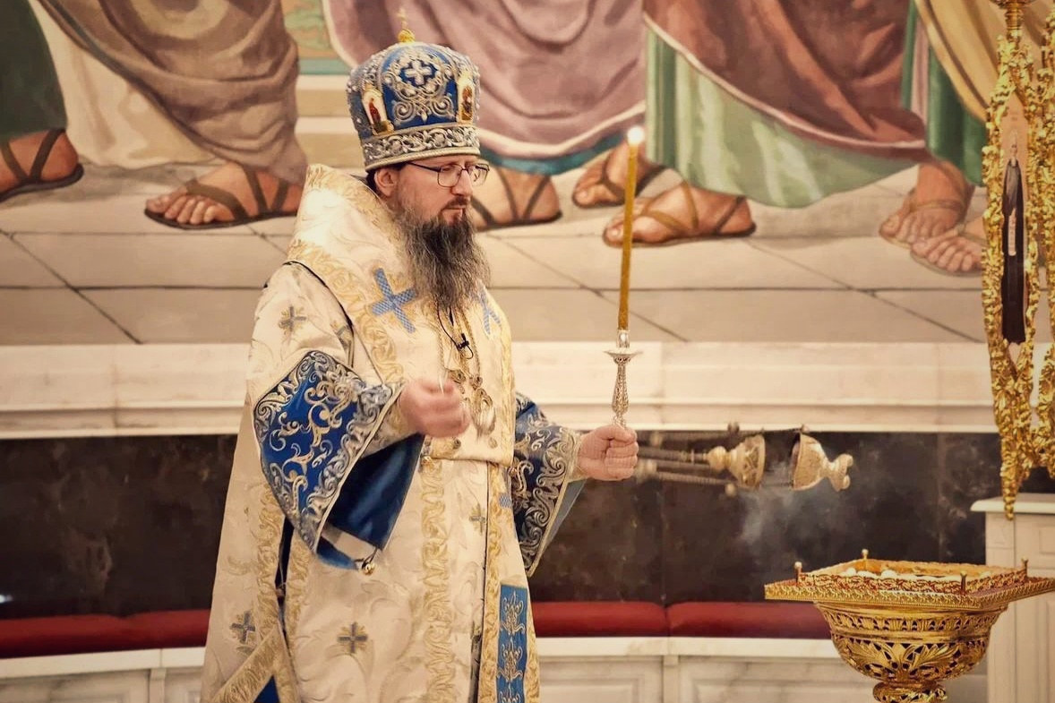 Глава Приморской митрополии совершил утреню с полиелеем в Спасо-Преображенском соборе