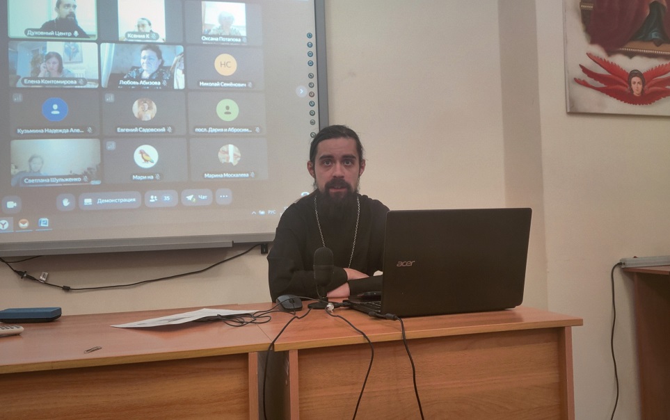 Круглый стол о христианских добродетелях собрал преподавателей и студентов Центра