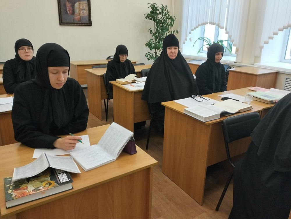На курсах богословской подготовки монашествующих прошел экзамен