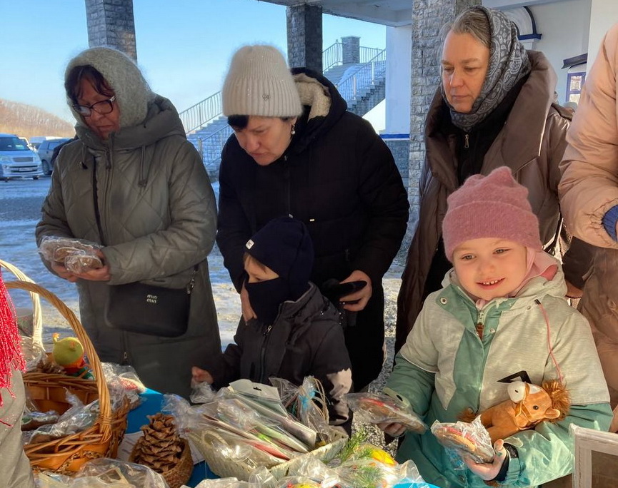 Рождественская ярмарка прошла на территории Казанского собора в Находке.