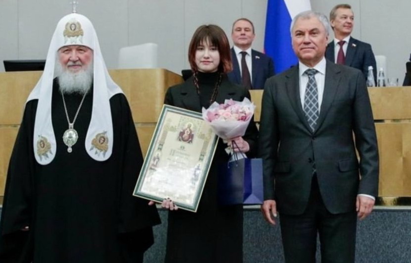 Школьницу из Владивостока наградили в Госдуме.