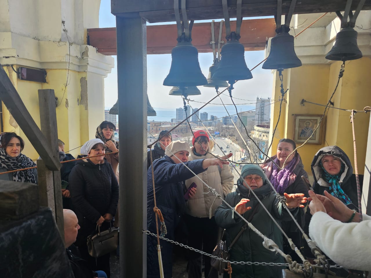 Слушатели курсов "Основы православной культуры" посетили мемориальную территорию Покровского парка