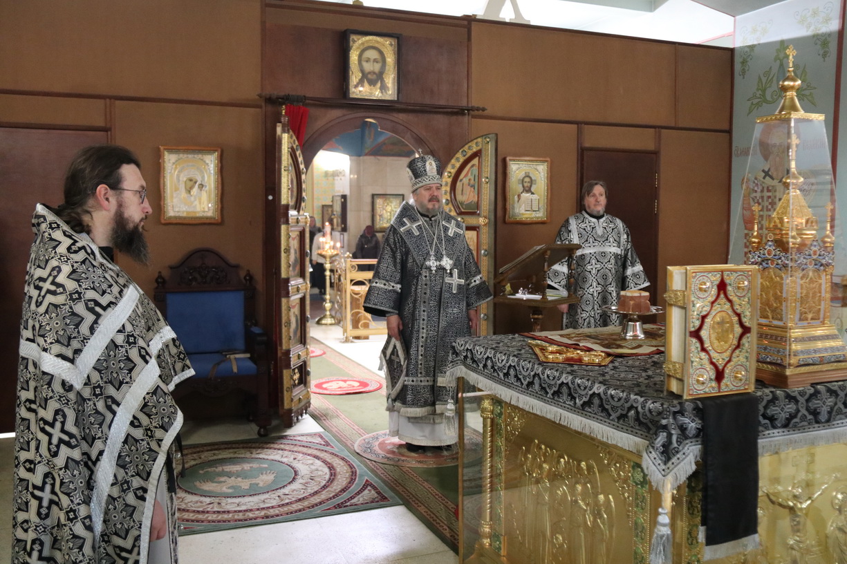 21.03.2025 г. Епископ Находкинский и Преображенский Николай возглавил Литургию Преждеосвященных Даров в Казанском соборе г. Находки.