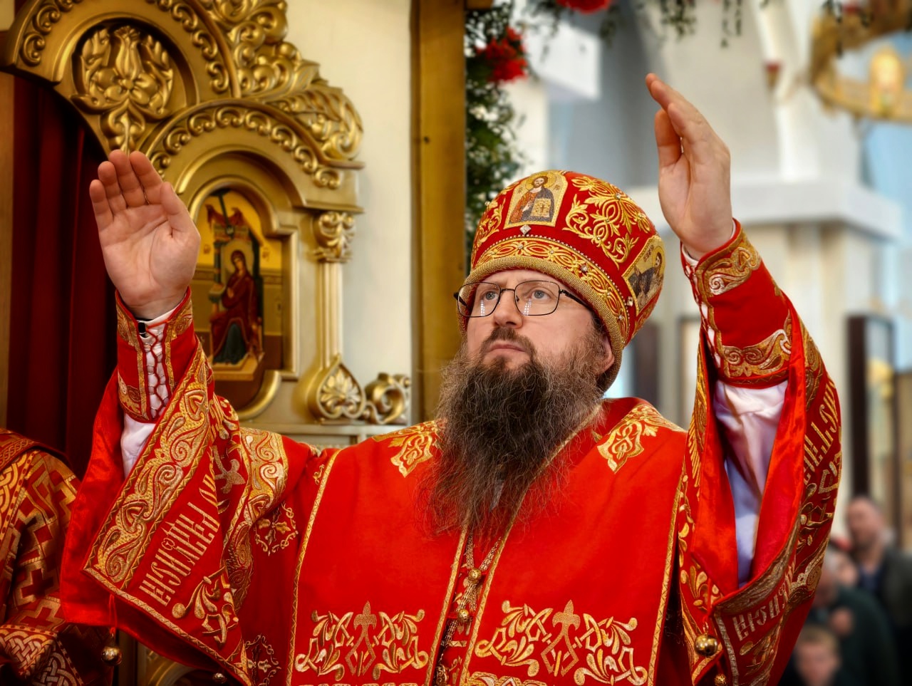 Во вторник Светлой седмицы в храме Православной гимназии Владивостока состоялось архиерейское богослужение