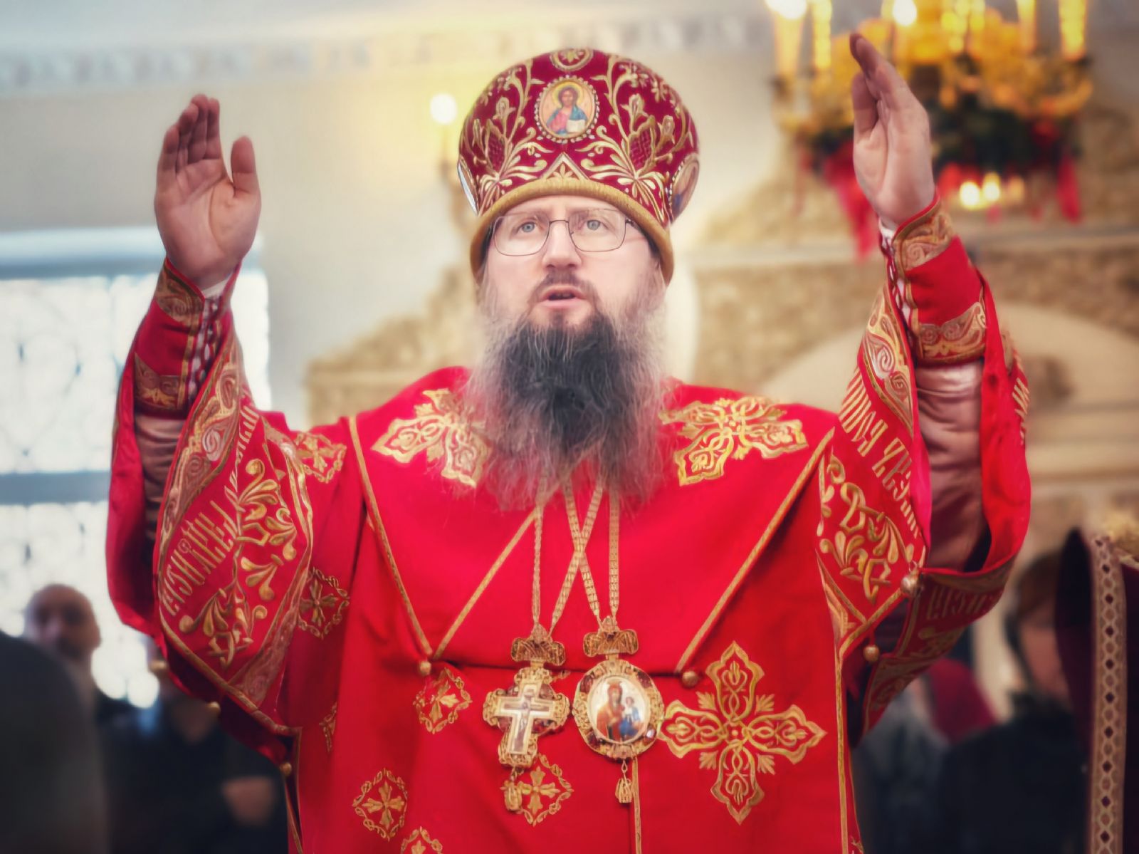 В Светлую среду Литургия архиерейским чином состоялась в Свято-Никольском соборе Владивостока