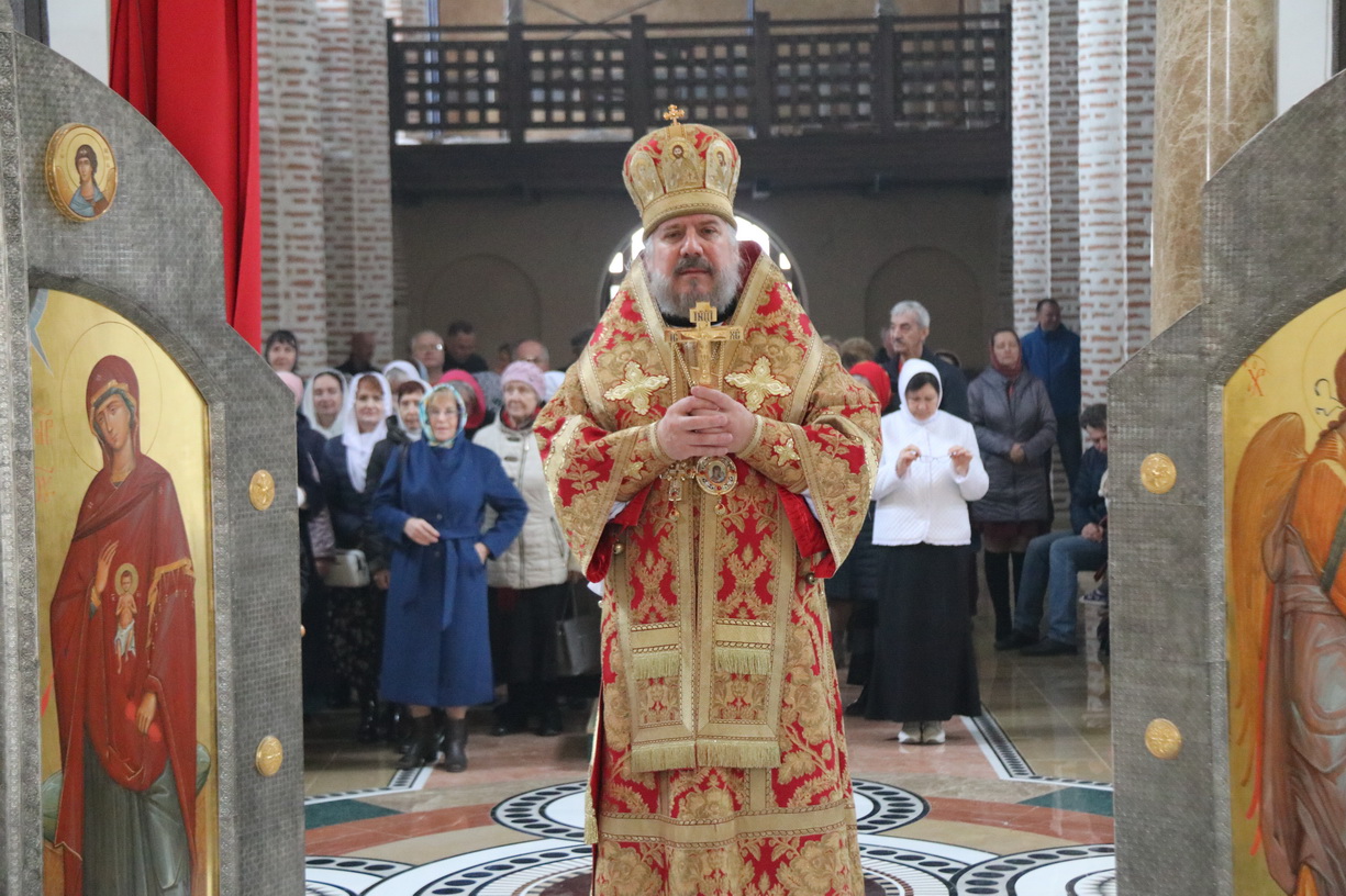 Во вторник Светлой седмицы, епископ Находкинский и Преображенский Николай совершил Божественную литургию в храме прп. Максима Исповедника г. Находки.