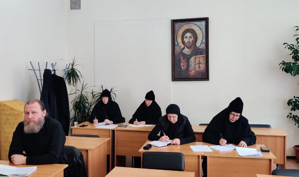 Слушатели курсов для монашествующих приступили к изучению последней дисциплины учебного плана