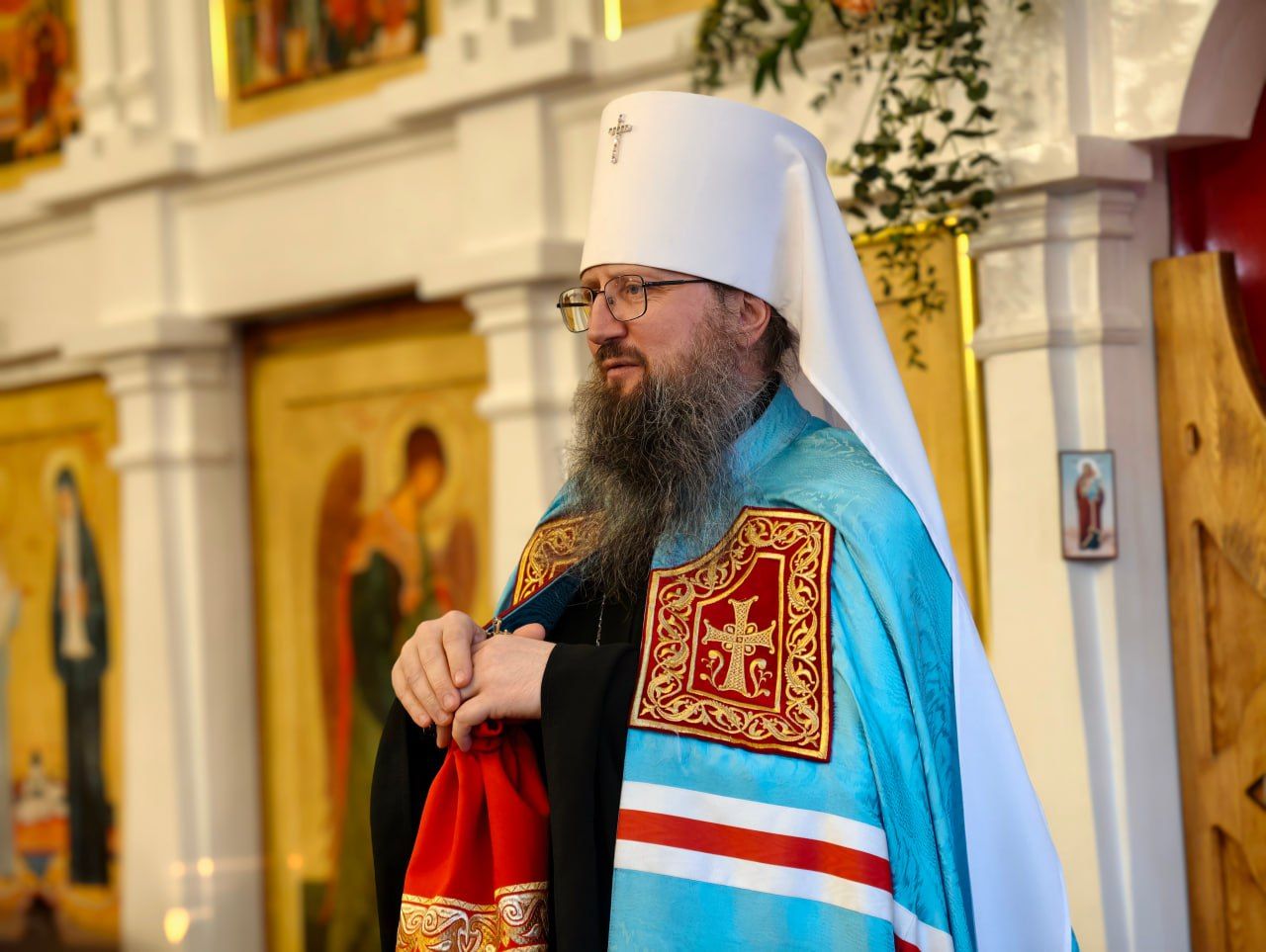 В канун Недели жен-мироносиц архиерейское богослужение состоялось в Марфо-Мариинском женском монастыре Владивостока