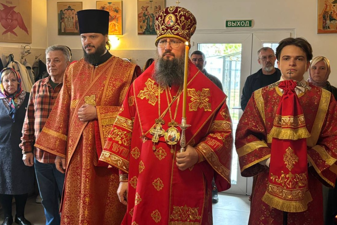 Правящий архиерей совершил всенощное бдение в храме Порт-Артурской иконы Пресвятой Богородицы 