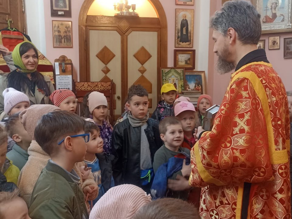 Побывали и позвонили. Малыши познакомились с храмом мчц. Татианы