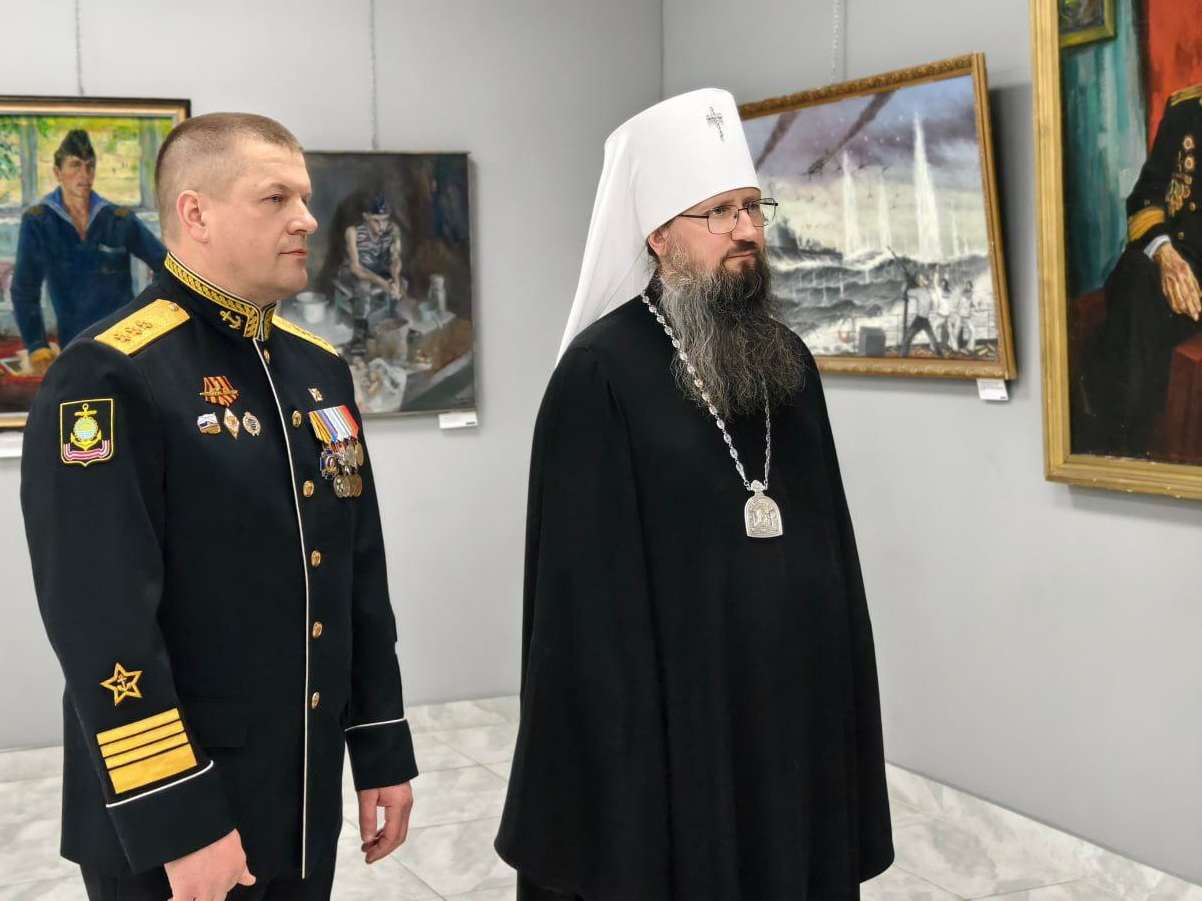 Митрополит Павел принял участие в торжественном собрании в Доме офицеров флота