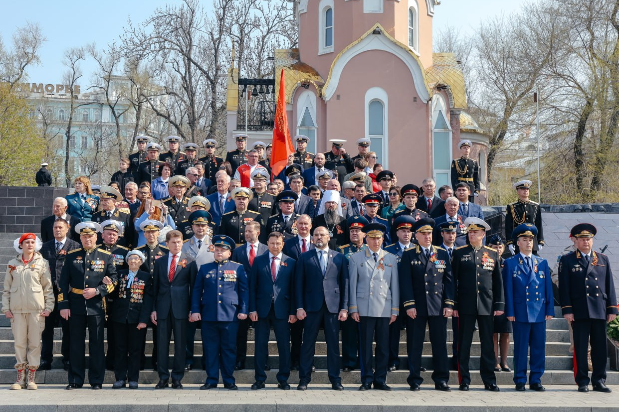 Правящий архиерей принял участие в возложении цветов к Вечному огню мемориала «Боевая слава ТОФ»