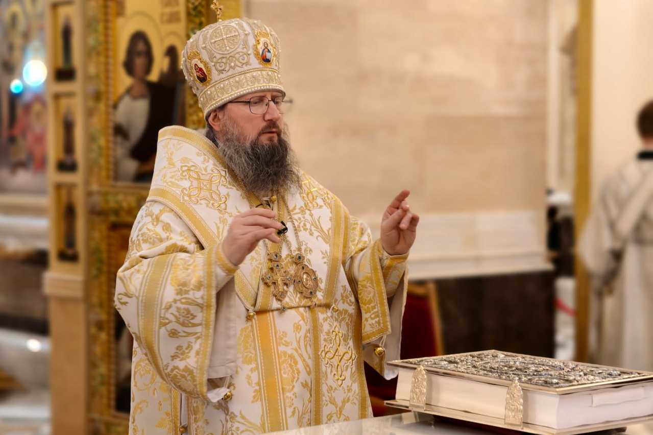 В канун празднования Третьего обретения главы Иоанна Предтечи правящий архиерей совершил полиелейное богослужение в Спасо-Преображенском соборе