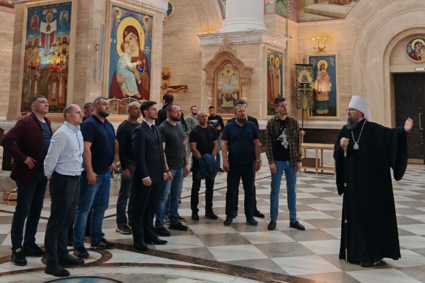 Глава митрополии провёл экскурсию для участников объединения "Северный человек"