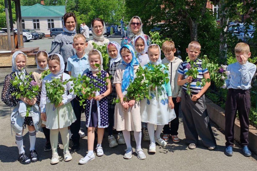 Каким запомнят праздник Святой Троицы юные прихожане Покровского храма п. Угловое
