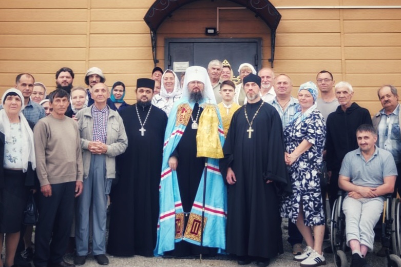 В канун Собора всех святых в храме п. Зарубино состоялось архиерейское богослужение