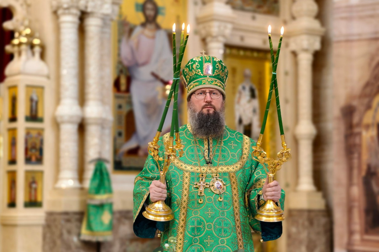 Божественную литургию Духова Дня митрополит Павел совершил в Спасо-Преображенском кафедральном соборе
