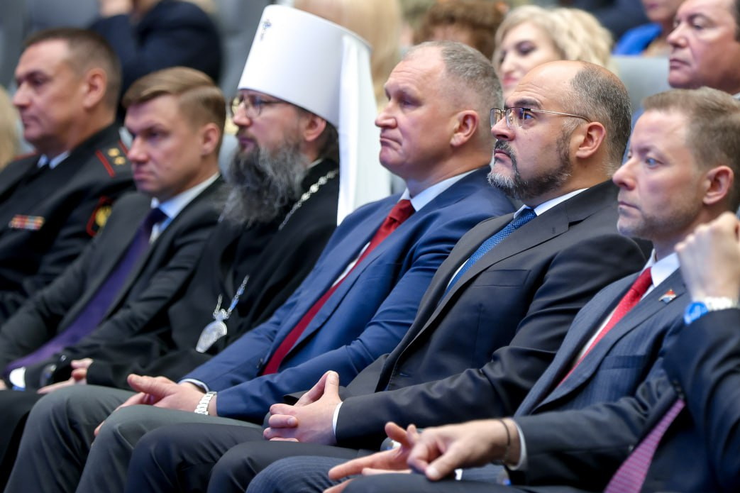 Глава Приморской митрополии принял участие в торжественном мероприятии в Правительстве края в честь Дня России