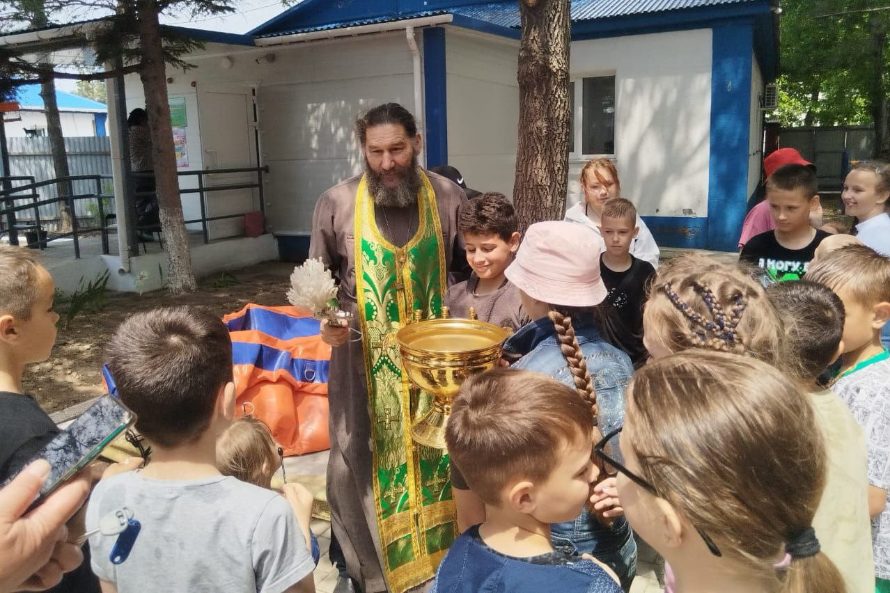 Прихожане храма Архистратига Михаила с. Михайловки навестили подопечных в «Сосновом дворике»