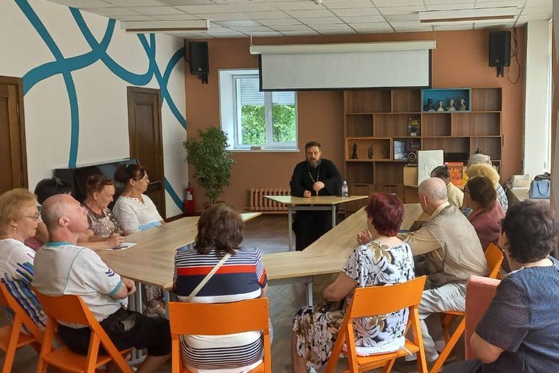 Отец Иоанн Караман провёл пастырскую встречу в Приморской краевой библиотеке для слепых