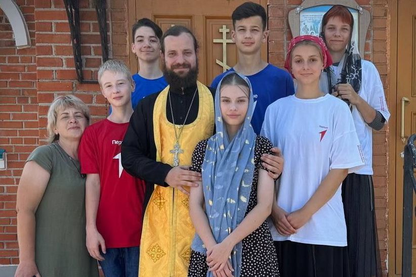 Отец Владимир Ковальчук провёл экскурсию для юных волонтёров организации "Движение первых"
