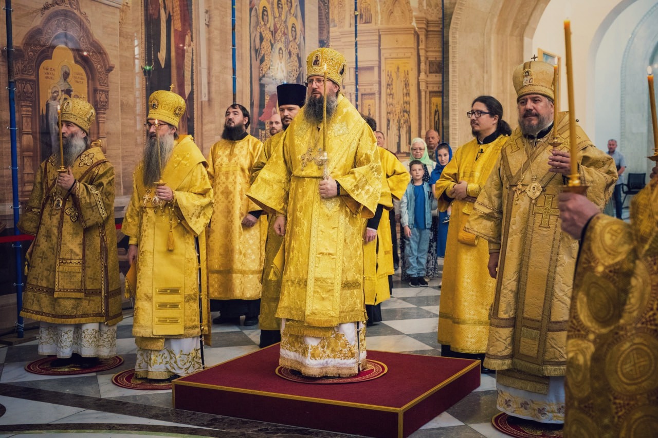 Правящий архиерей возглавил всенощное бдение в Спасо-Преображенском кафедральном соборе