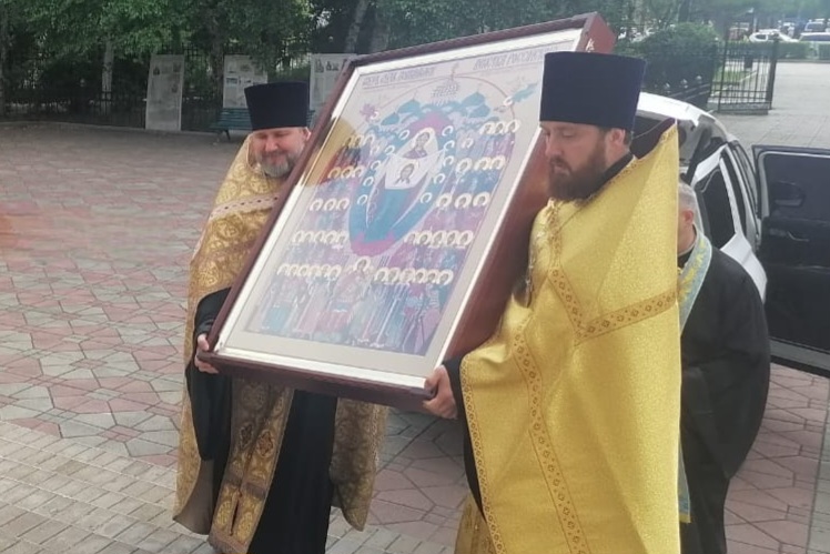 Икона святых покровителей воинства побывала в Покровском храме Уссурийска