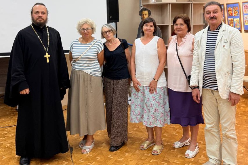 В библиотеке им. Горького иерей Владимир Плотников провёл тематическую беседу о Крещении Руси