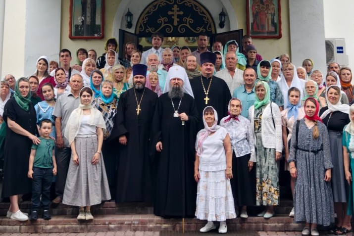 Всенощное бдение престольного праздника храма прп. Серафима Саровского в Уссурийске возглавил правящий архиерей