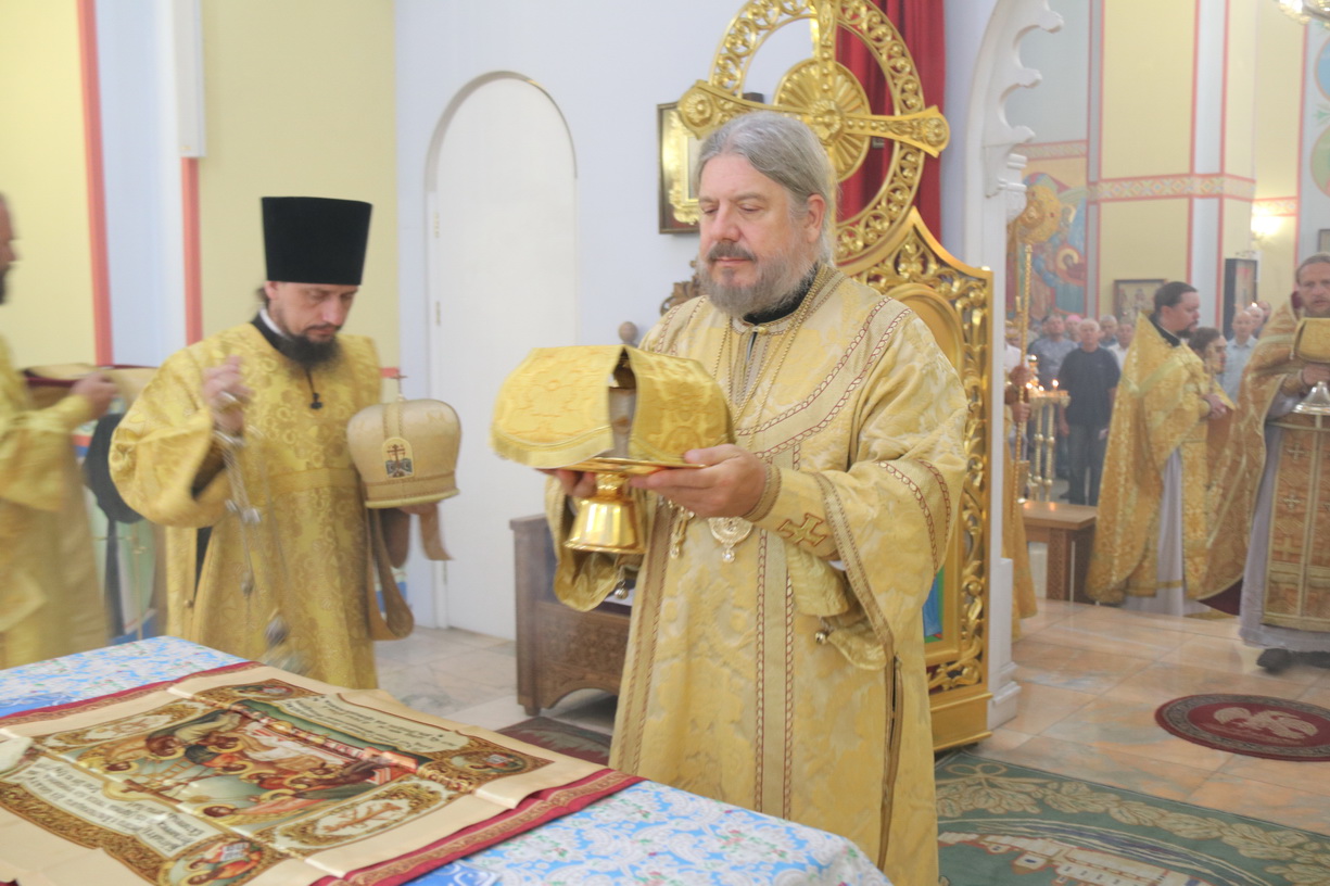 В неделю 5-ю по Пятидесятнице, епископ Находкинский и Преображенский Николай совершил Божественную литургию в Казанском Кафедральном соборе г. Находки.